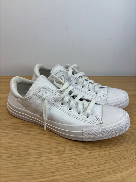 Converse All Stars Shoes - Classic Converse White‎ Leather Low-Top Sneakers Woman’s 6.5